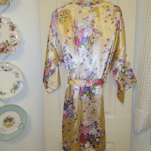 Floral Pattern Robe - Picture 2 of 2